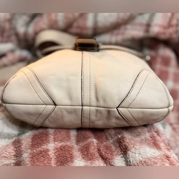 Coach 9480 Vintage Soho Flap Cowhide Crossbody (Cream) - GUC - Picture 10 of 11